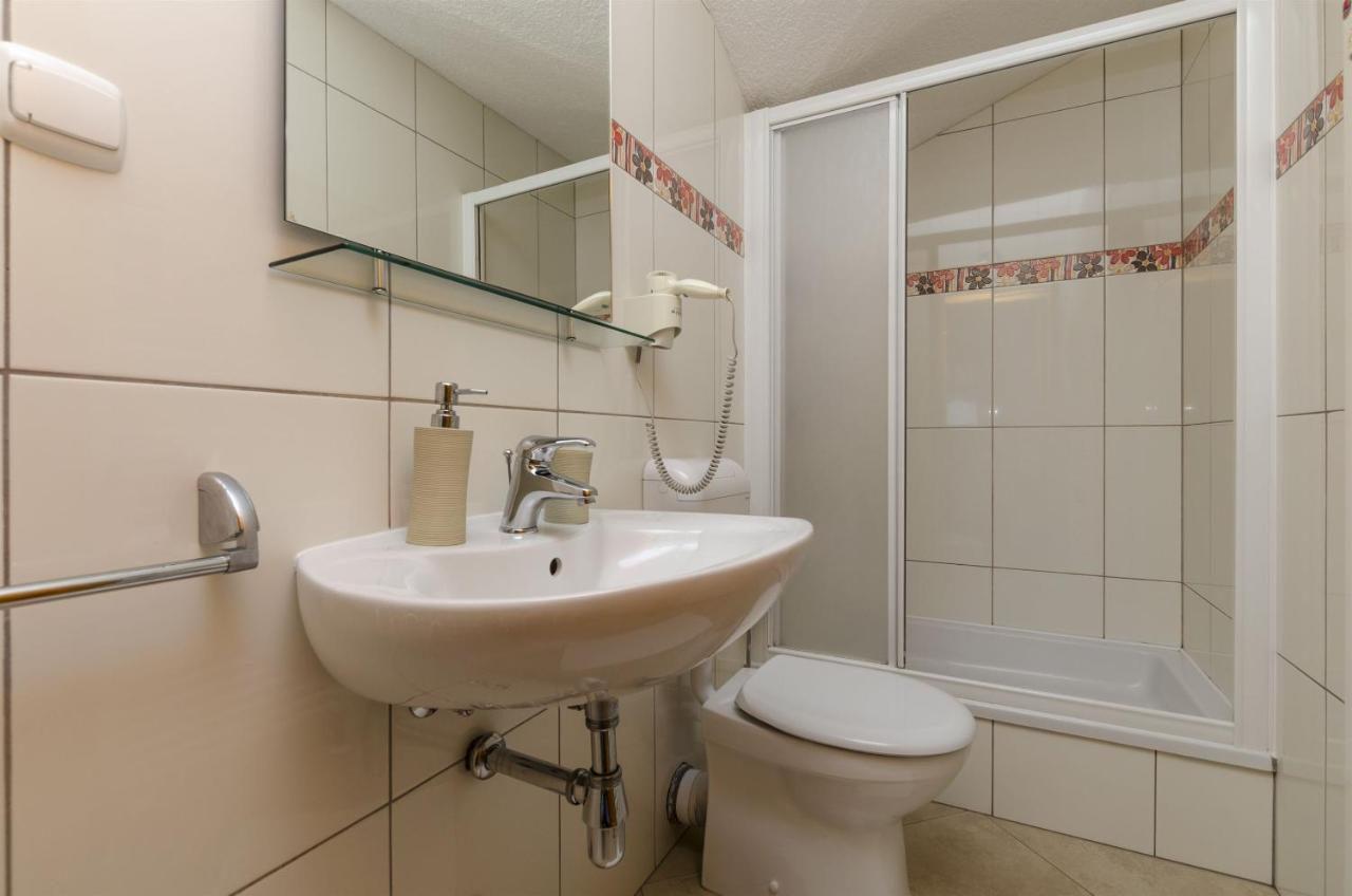 Apartments And Rooms Lea Bol Luaran gambar