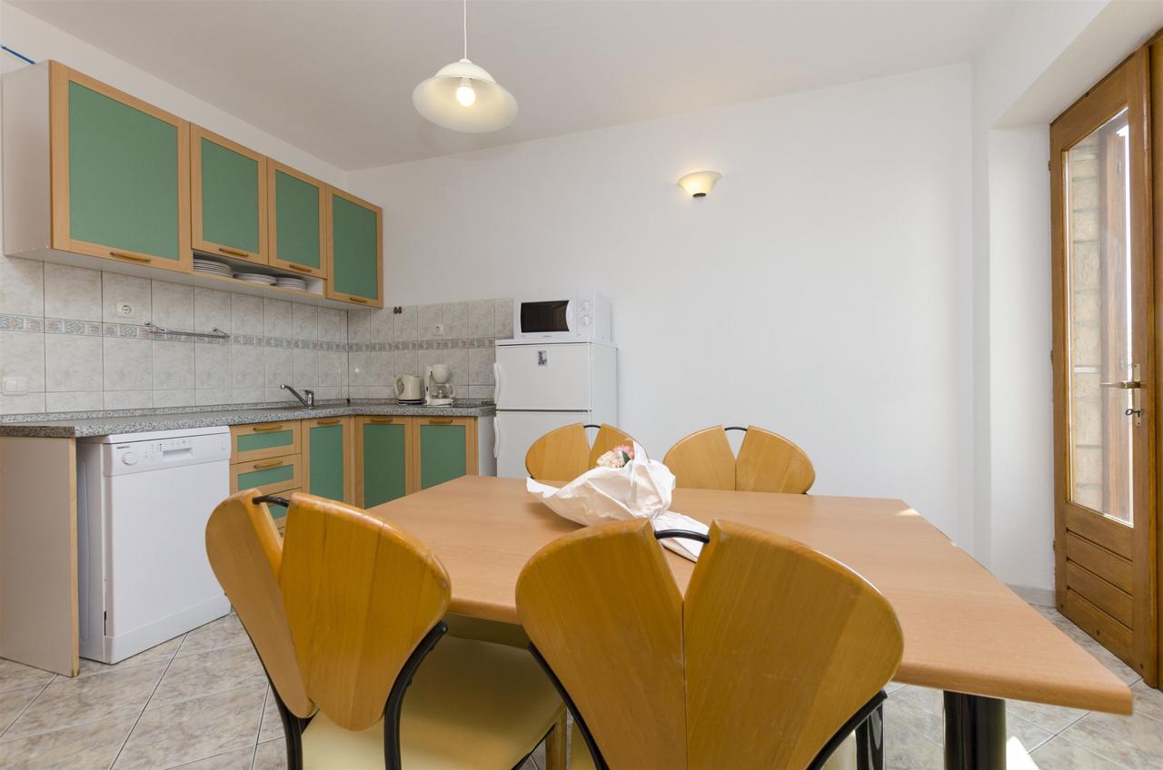 Apartments And Rooms Lea Bol Luaran gambar